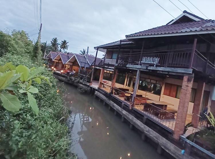 ที่พักอัมพวาน้องหมาพักได้