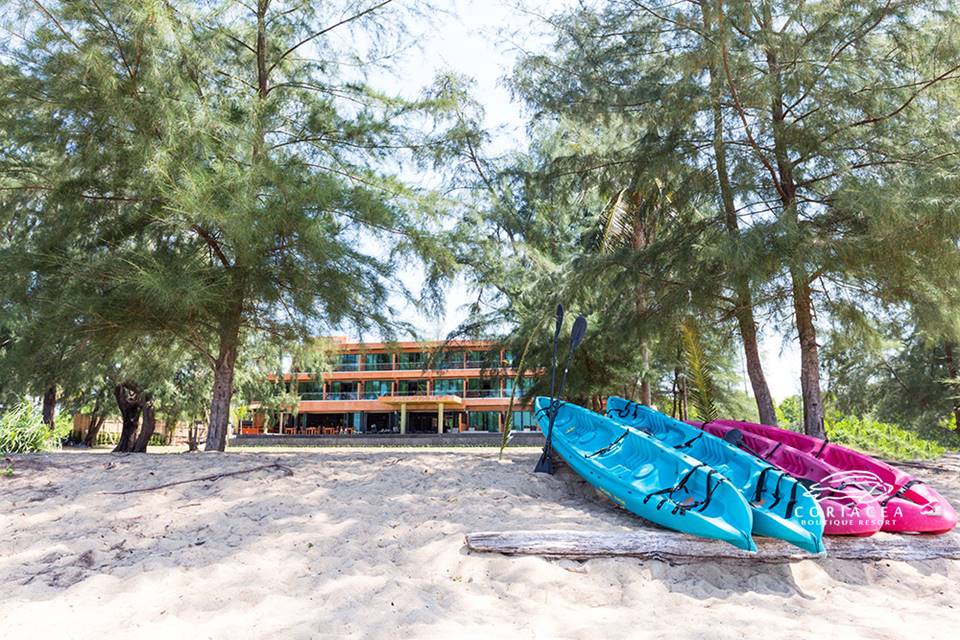 โรงแรมริมหาดไม้ขาวภูเก็ตหมาพักได้