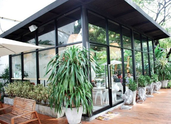 น้องหมาพักได้ แนะนำ ร่มไม้ไออุ่น ร้านกาแฟพาน้องหมามาได้