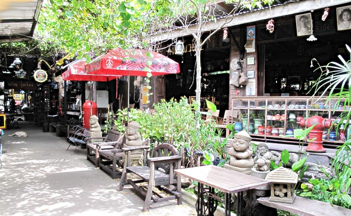 ร้าน บ้านไม้ชายน้ำ ปากช่อง น้องหมาเข้าได้